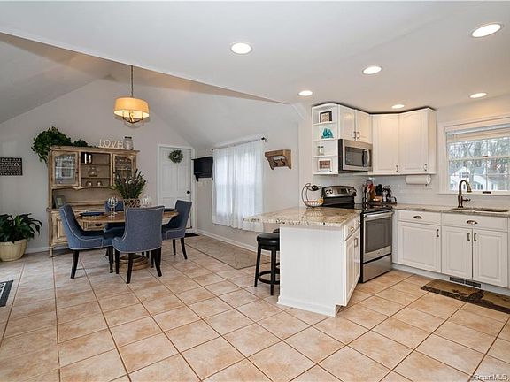 4th image of 227 Silver Hill Ln