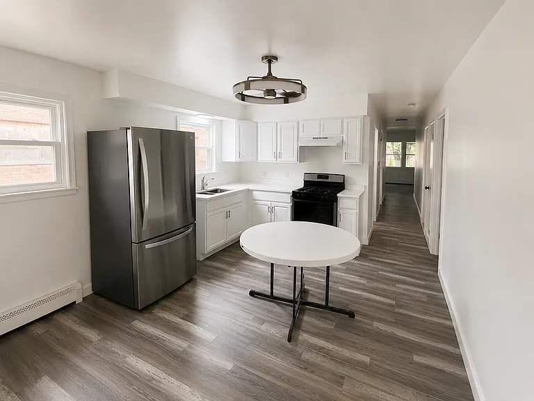 1011 S 13th Ave — Photo 2