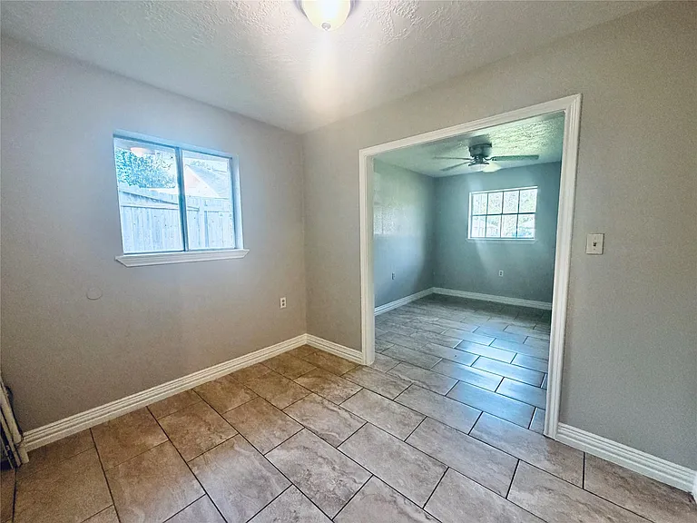 12211 Wessex Dr — Photo 16