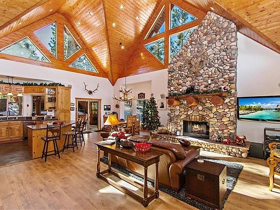 4th image of 42293 Evergreen Dr