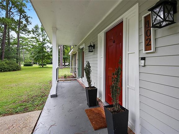 3rd image of 102 Briarwood Cir