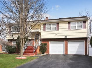 921 Spruce St, Roselle, NJ 07203
