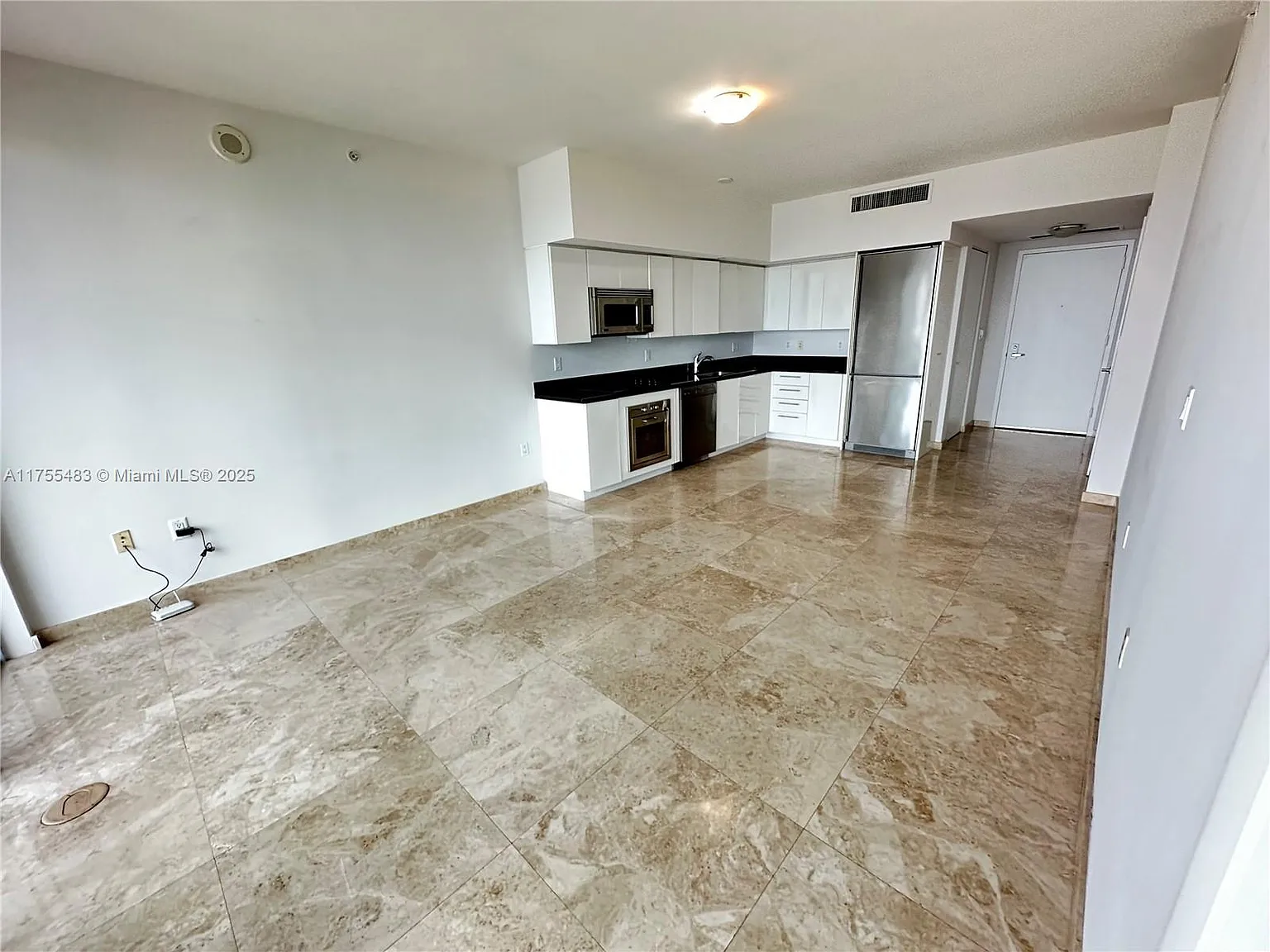 1 bed, 754 sqft, $2,900 — Photo 4
