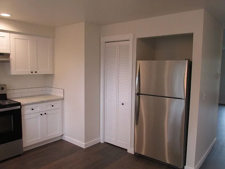 330 N Pine St — Photo 6