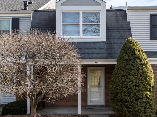 210 Greenwood Dr, Canonsburg, PA 15317