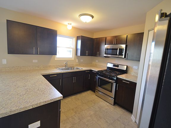 4th image of 1706 Lake Pointe Dr