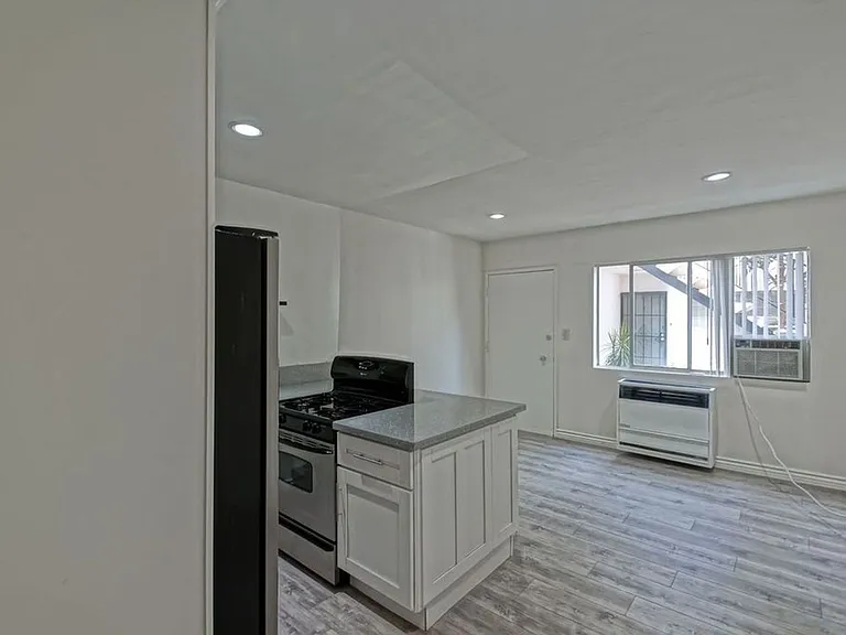 3655 Midvale Ave — Photo 8