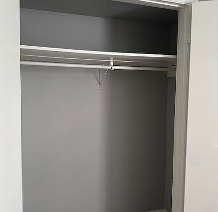 4th image of 1649 E Hudson Blvd