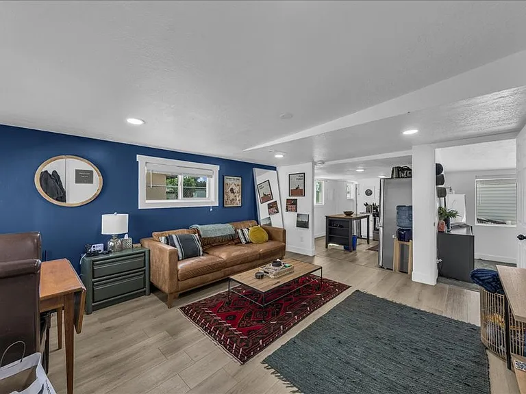 1559 W Shelley Ave — Photo 2