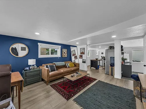 1559 W Shelley Ave #B Photo 1