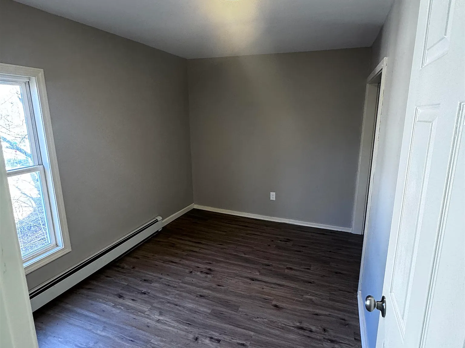 4 bed, 1.0 bath, 3596 sqft, $2,450 — Photo 3