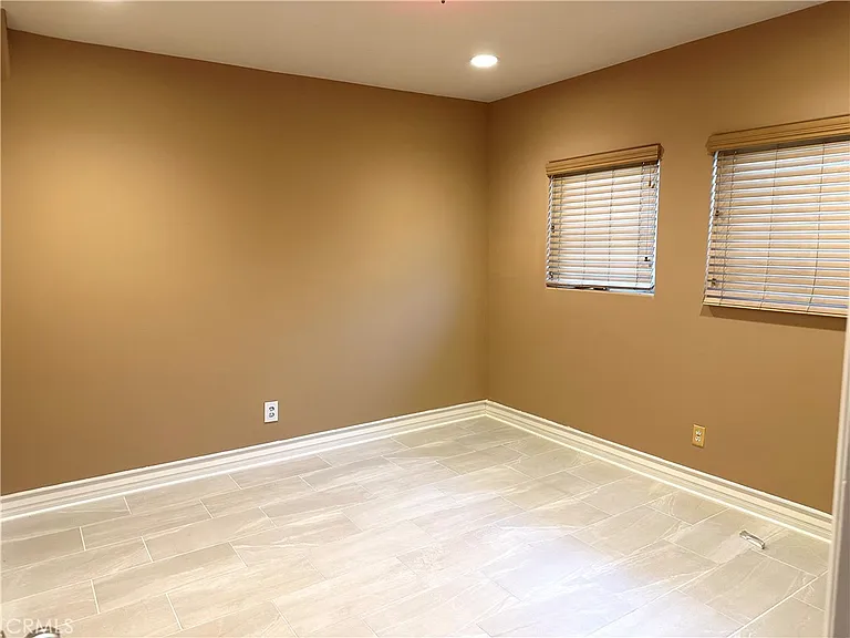 5555 Carpenter Ave #4 — Photo 24