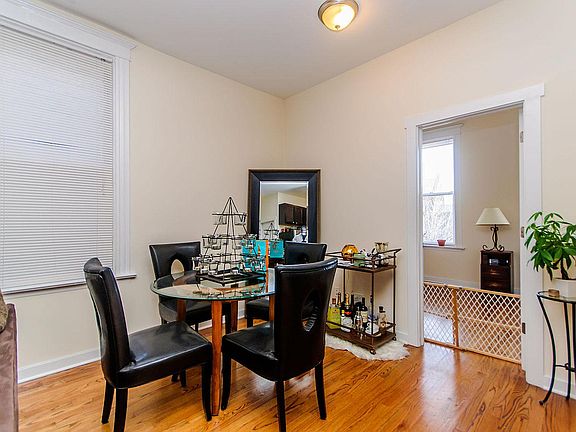 5th image of 1827 N Hermitage Ave APT 2