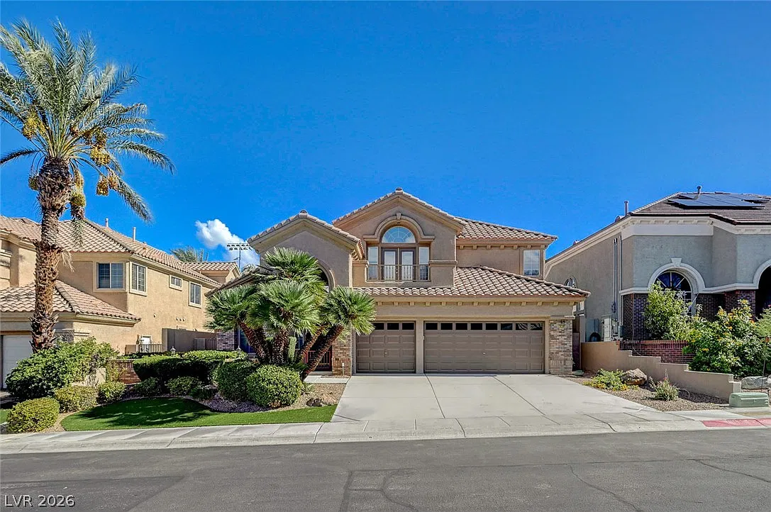 4 bed, 2.5 bath, 3206 sqft, $4,650 — Photo 1