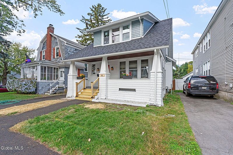 3rd image of 41 109th Street