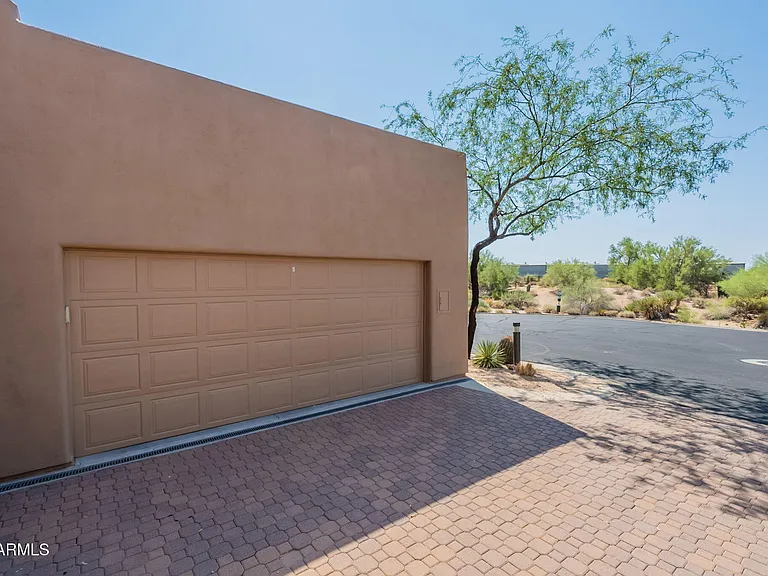 36601 N Mule Train Rd #B19 — Photo 7