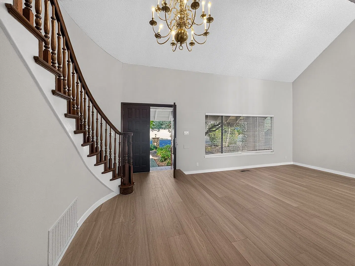 Spectacular Two-story with Four Bedrooms PLUS Spacious Loft Located in Walnut Green community wit... — Photo 2