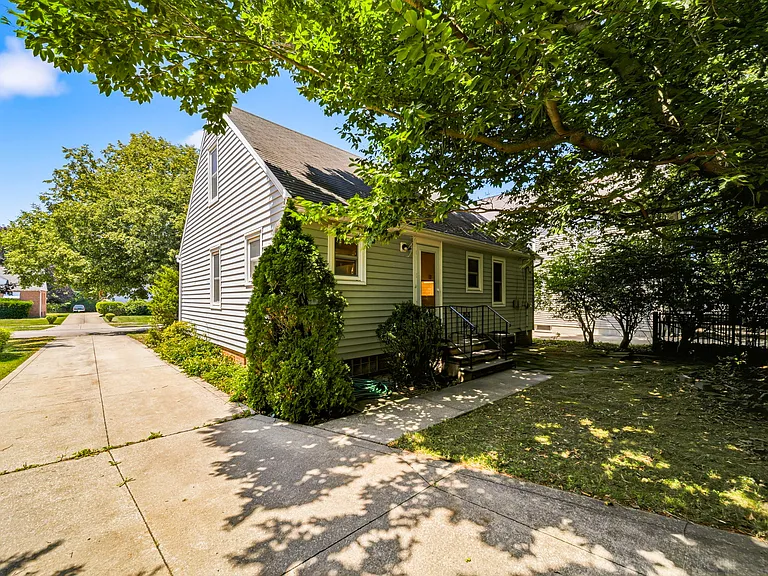 1307 Summit Dr — Photo 25