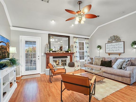 3rd image of 328 Beth Ln