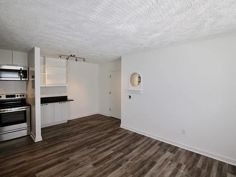 Silver Apartments — Photo 15