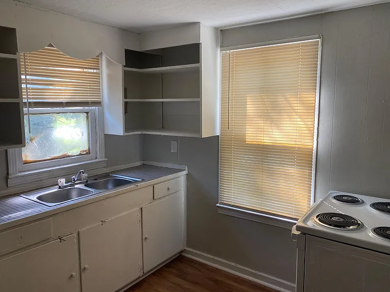 1010 Southern Ave — Photo 1