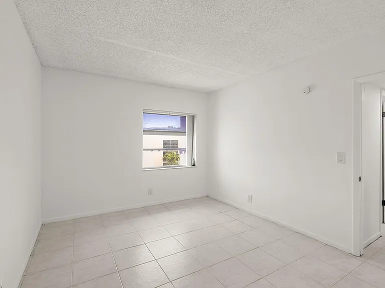 626 NW 13th St #310 — Photo 8