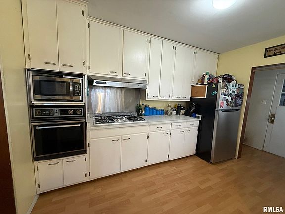 3rd image of 710 W Maple St