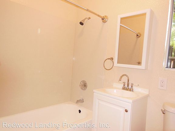 5th image of 475 Redwood Ave APT 4