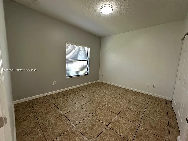 1035 NE 10th Ave #1 — Photo 24
