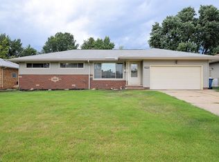 8350 Selwick Dr, Parma, OH 44129