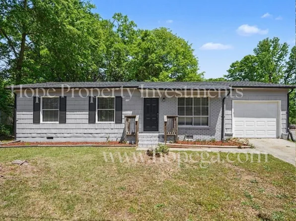 4 Midland Park Ln, Newnan, GA 30263