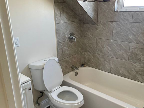4th image of 9327 S Vanderpoel Ave #7a33f92b8