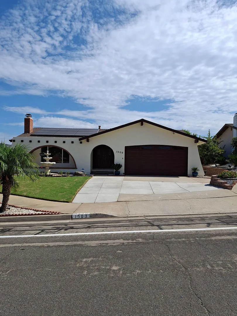 Beautiful 4-Bedroom Home With Central Ac And Solar! Must See — Photo 4
