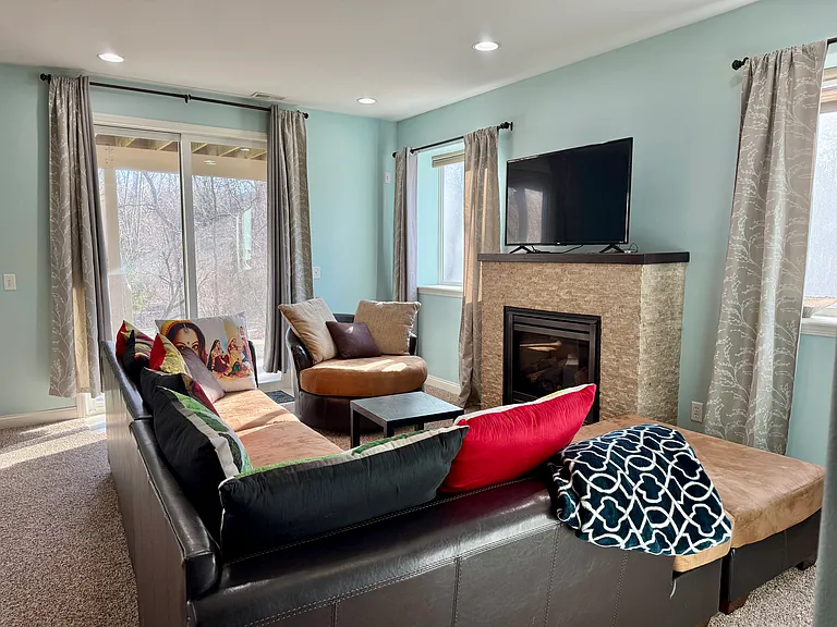 2098 Dempster Dr — Photo 8