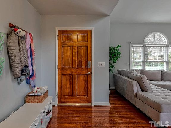 2nd image of 942 E Durness Ct