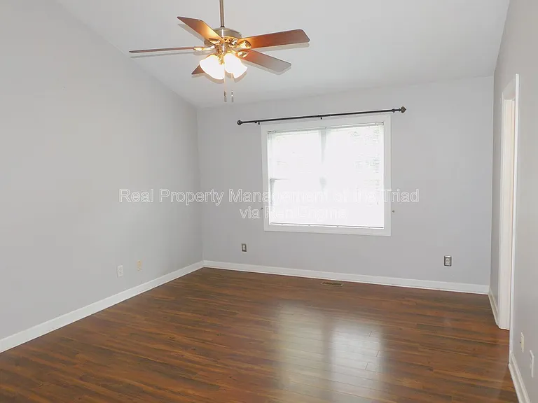 2804 Mitchell Wood Dr — Photo 10