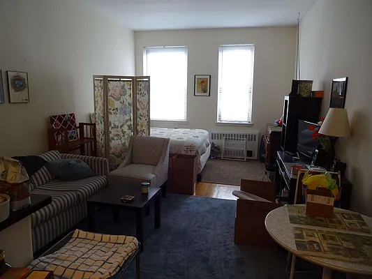 Rented by Salon Realty Corp | media 12