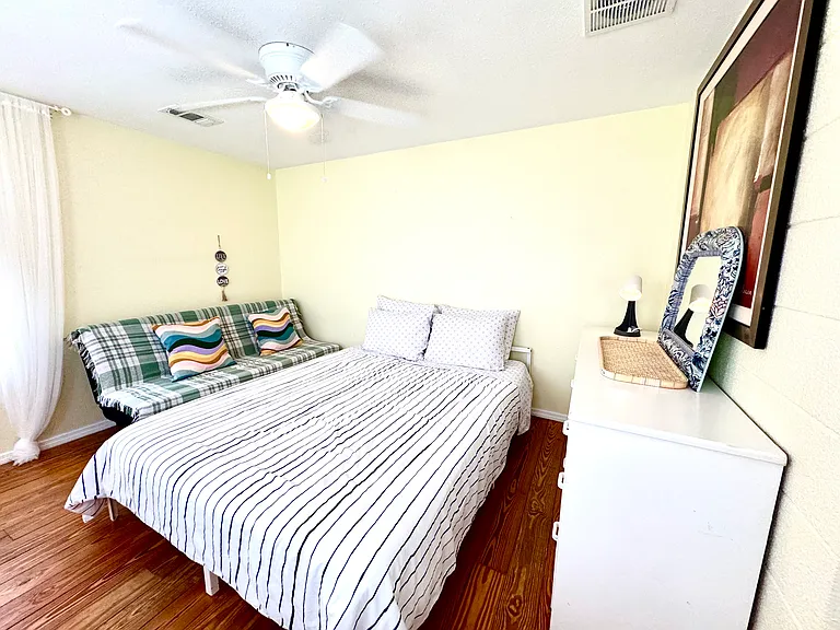 3x1 FRONTYARD RENTAL OR FULL HOUSE