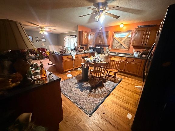 3rd image of 4091 White Oak Rd
