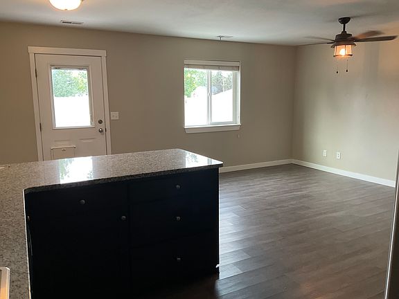 3rd image of 794 Trails End