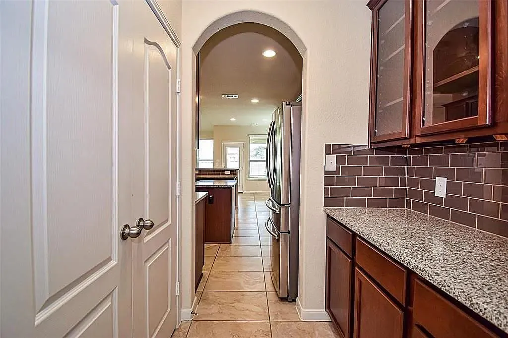 4 bed, 3.5 bath, 2637 sqft, $2,950 — Photo 3