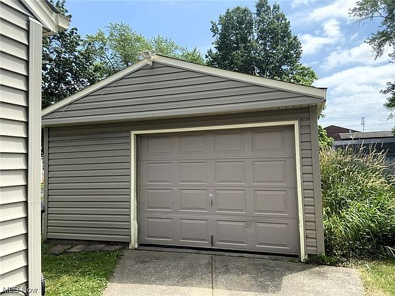 3rd image of 6205 Flowerdale Ave