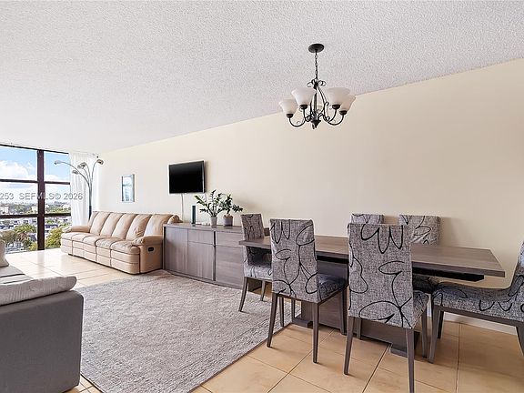 2nd image of 800 Parkview Dr APT 901