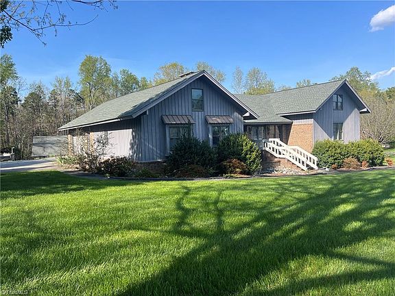 3rd image of 1717 Wallburg High Point Rd