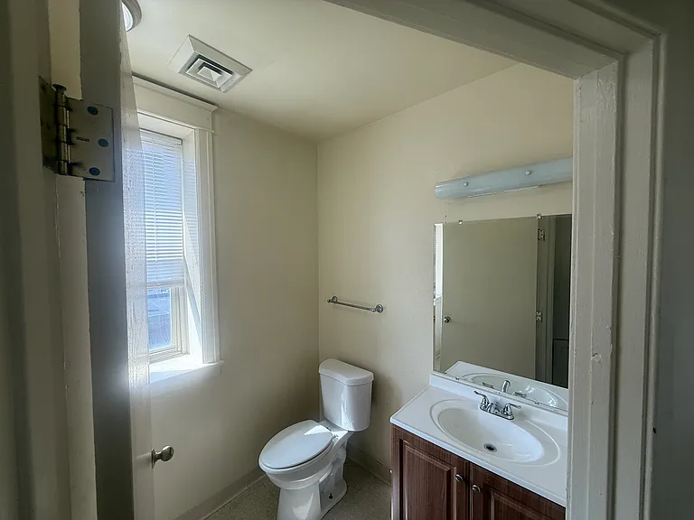 2100 S 72nd St — Photo 7