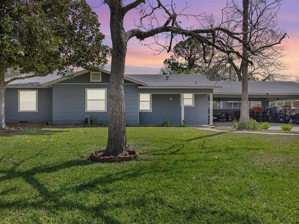 107 N River Dr, Columbus, TX 78934