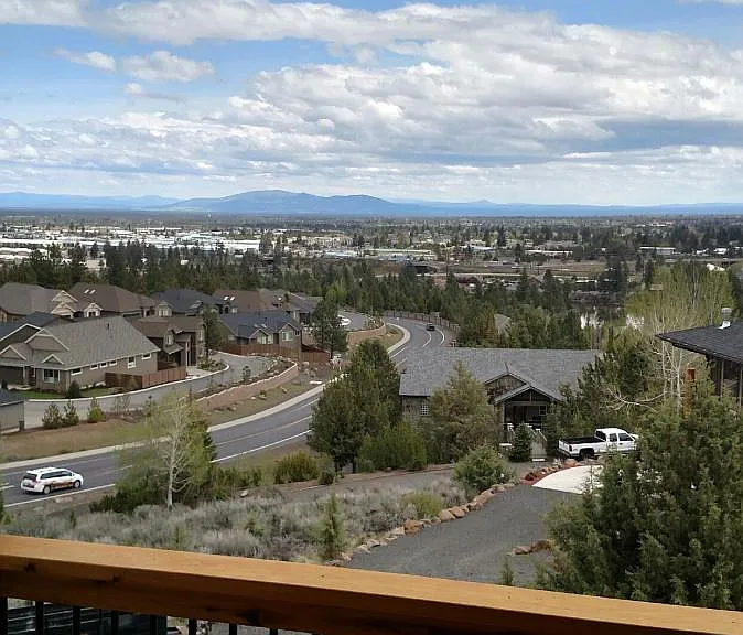 2556 NW Awbrey Point Cir — Photo 3