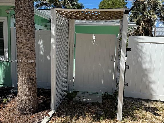 2nd image of 1942 Roseate Ln
