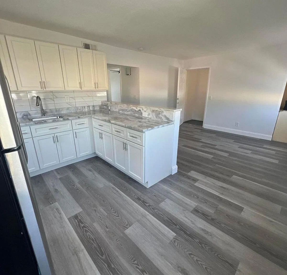 2 bed, 1.0 bath, 800 sqft, $2,000 — Photo 2