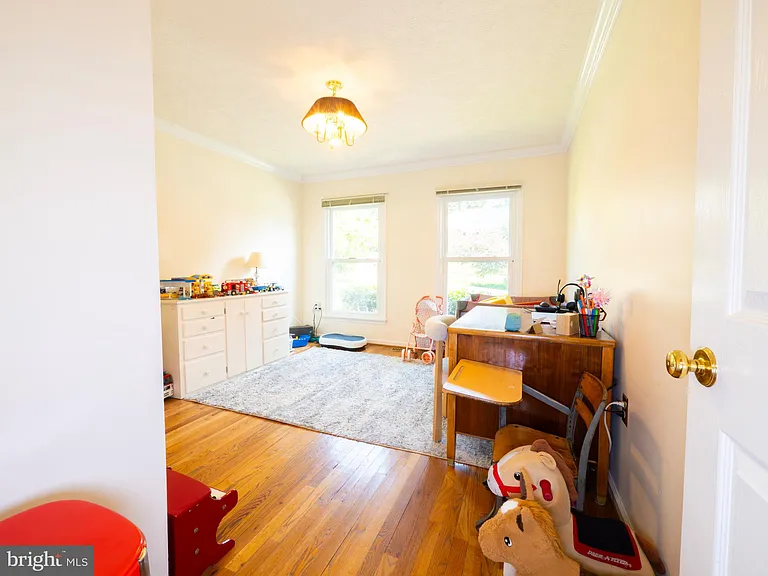 513 Jefferson St — Photo 14
